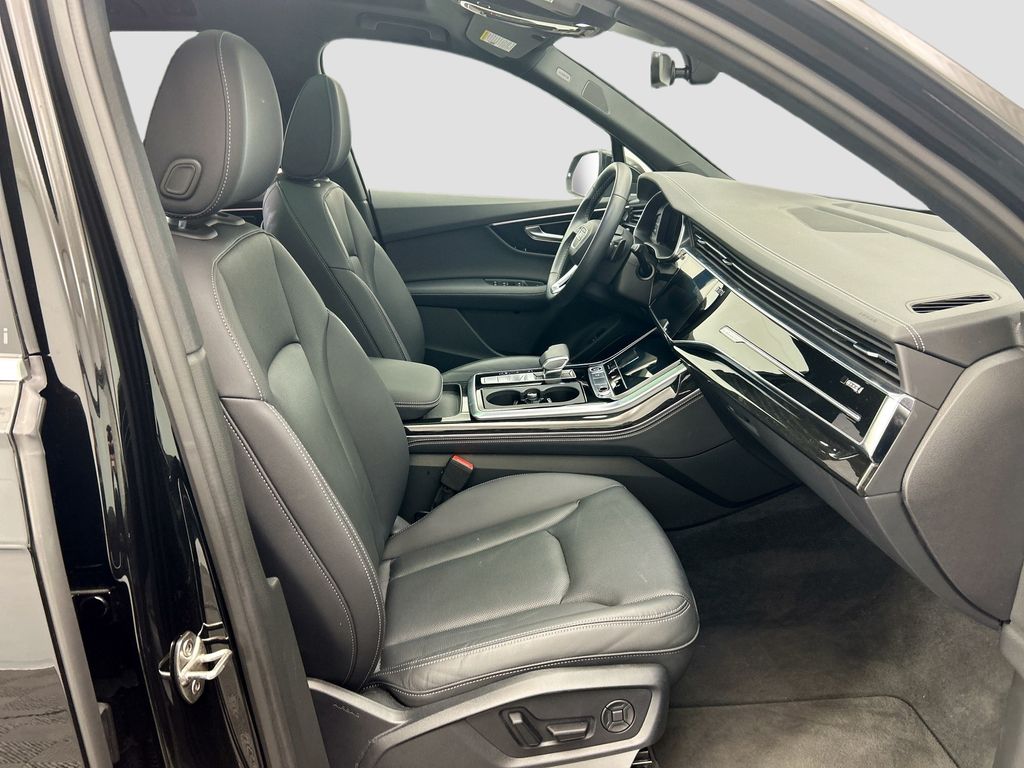 Thumbnail: 2025 Audi Q7 - 19