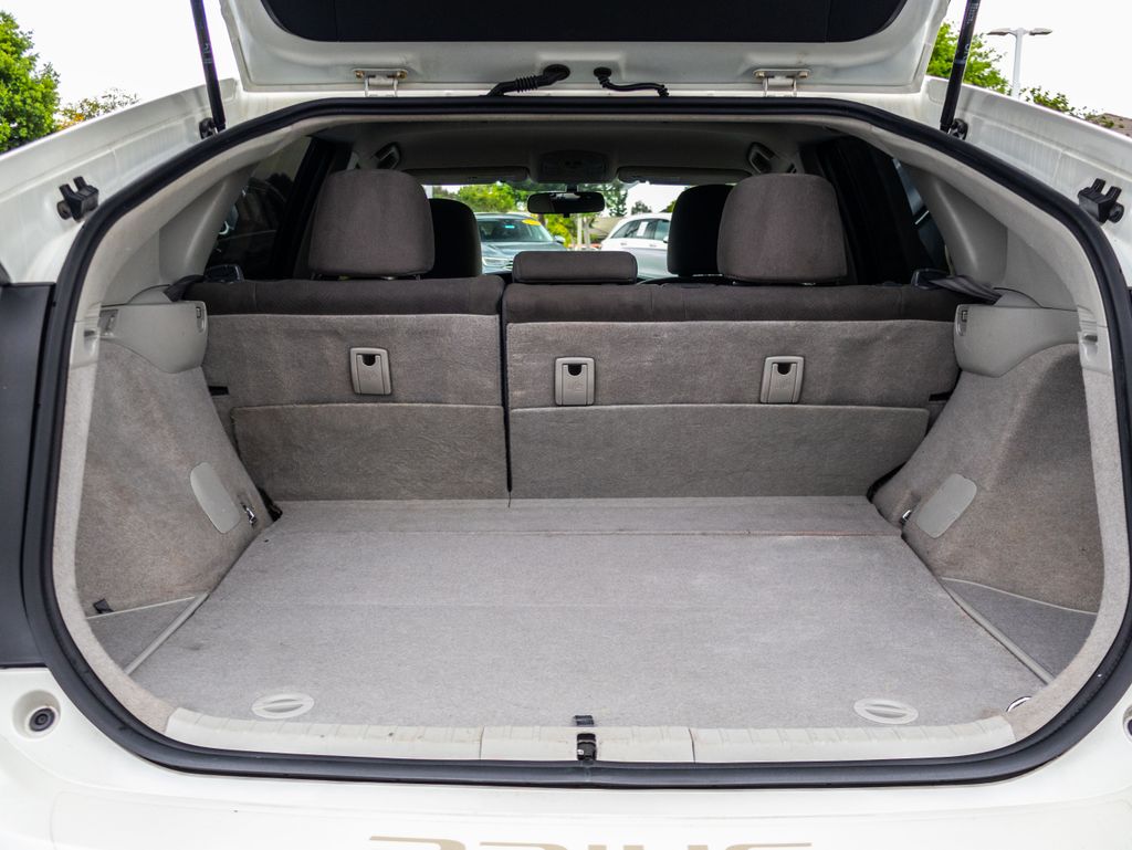 Used 2015 White Toyota Two image 15
