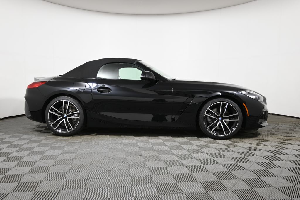 Thumbnail: 2026 BMW Z4 - 9