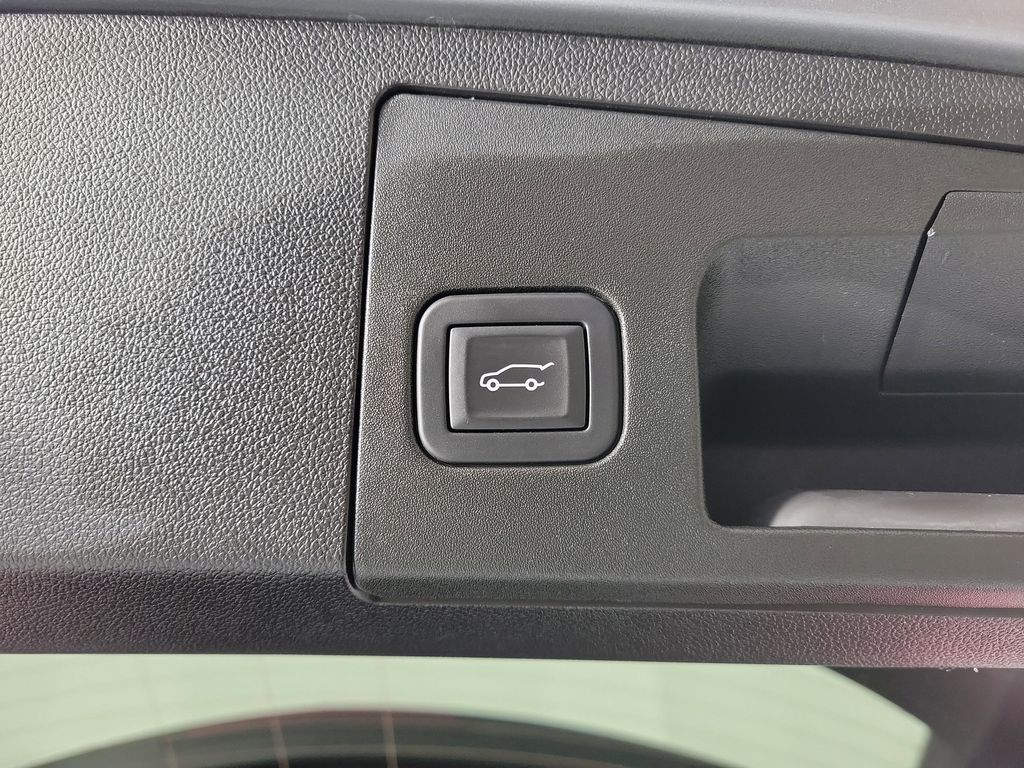 2025 Cadillac XT4 Premium Luxury - 8