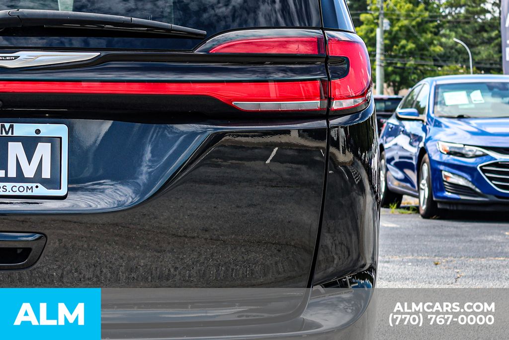 2023 Chrysler Pacifica Touring L photo 14