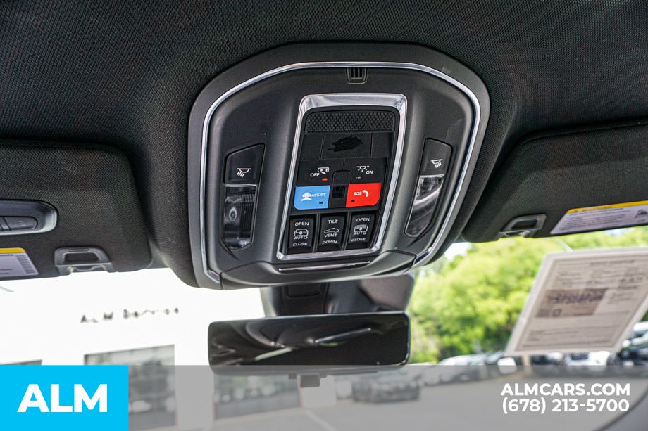 Used 2024 White/off-white Jeep Limited image 33
