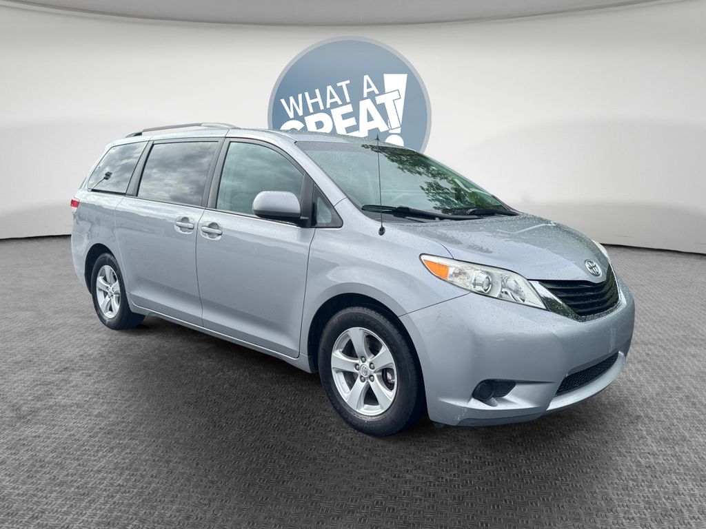 2013 Toyota Sienna LE 7-Passenger