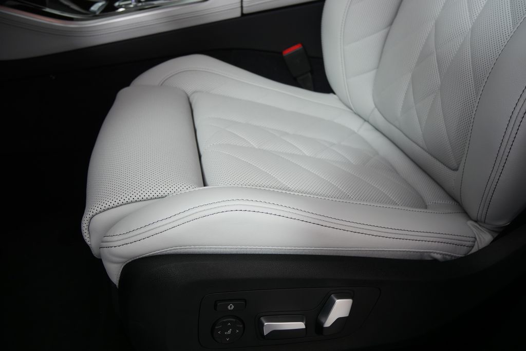 Thumbnail: 2026 BMW X5 - 9