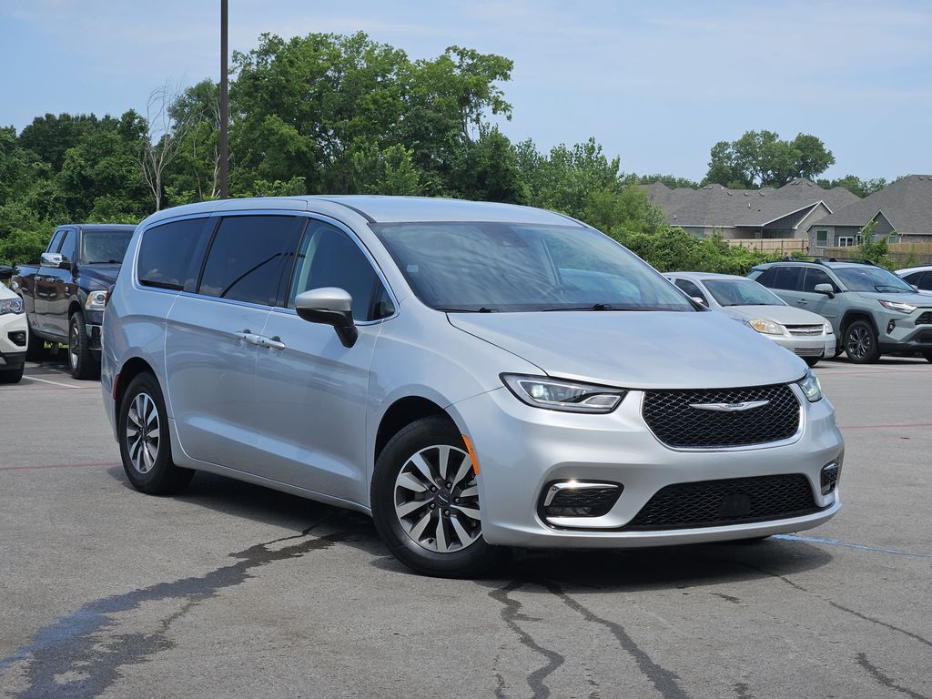Silver Mist Clearcoat 2023 Chrysler Pacifica Hybrid Minivan Front-Wheel Drive Continuously Variable Transmission