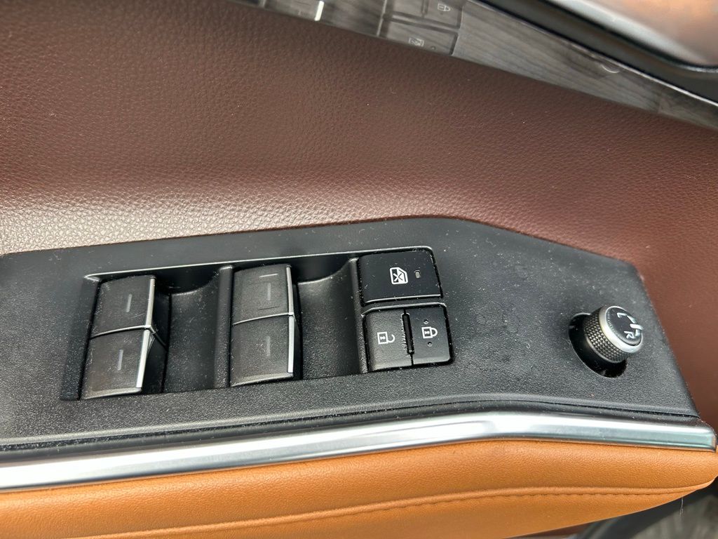 Thumbnail: 2022 Toyota Highlander - 25