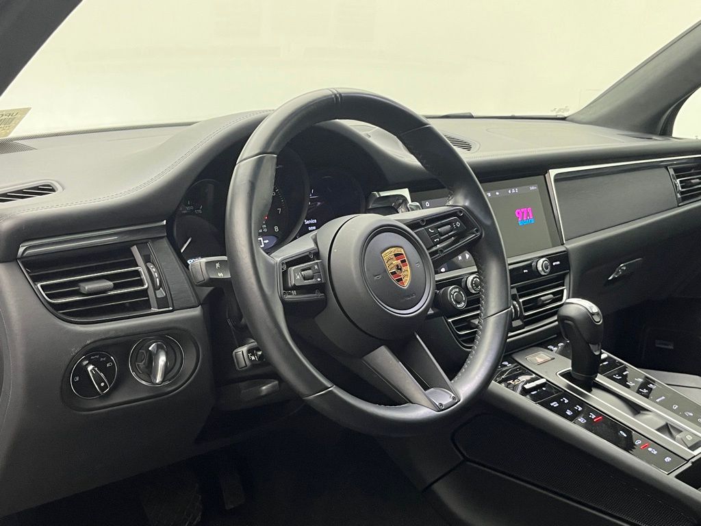 Thumbnail: 2023 Porsche Macan - 4