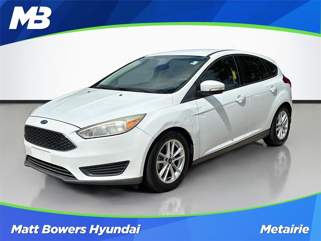 Oxford White 2017 Ford Focus SE Hatchback Hatchback Front-Wheel Drive 6-Speed Automatic