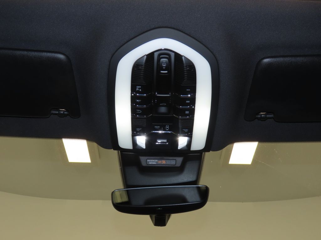 Thumbnail: 2024 Porsche Macan - 30