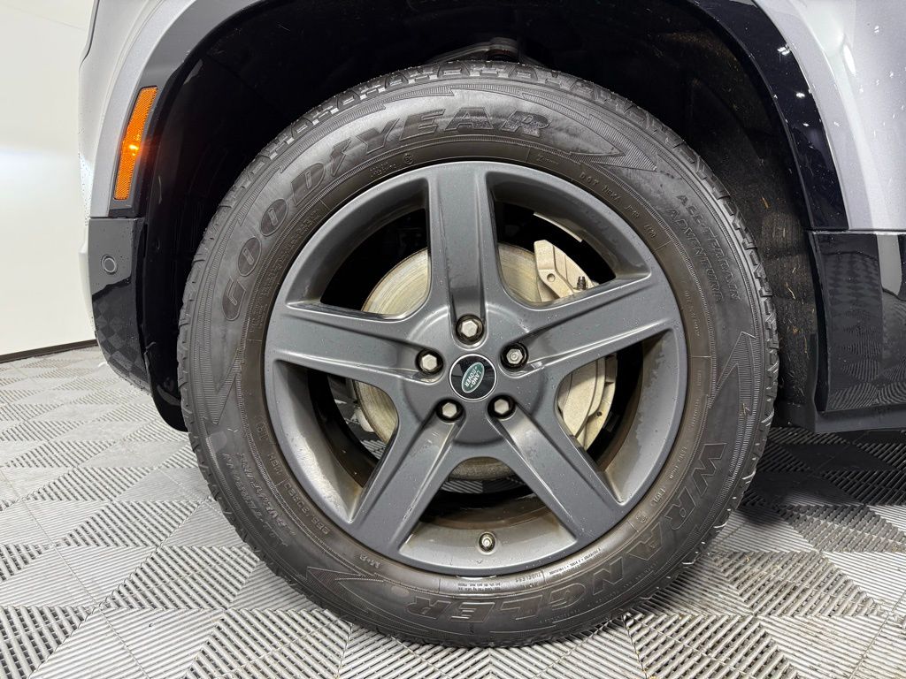 Thumbnail: 2021 Land Rover Defender - 9