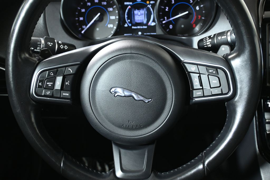 Thumbnail: 2018 Jaguar XE - 19