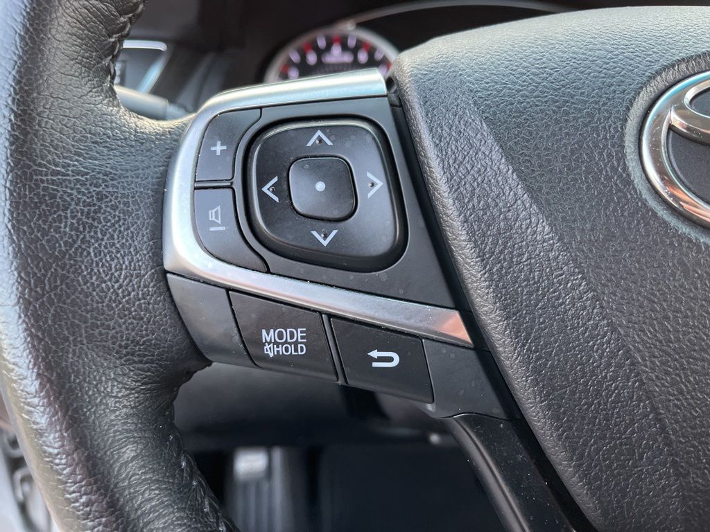 2015 Toyota Camry SE 21