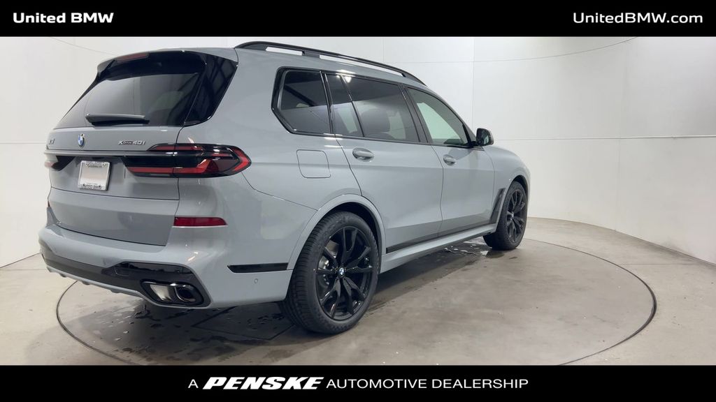 Thumbnail: 2026 BMW X7 - 8