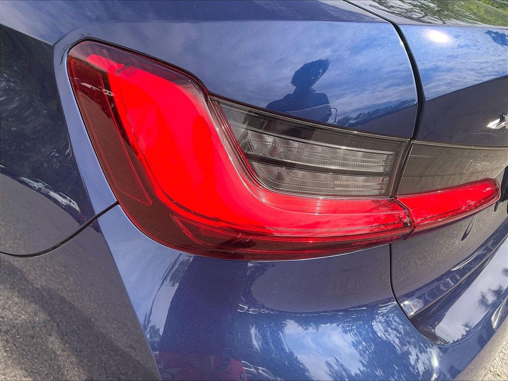 2019 BMW 3 Series — photo 33