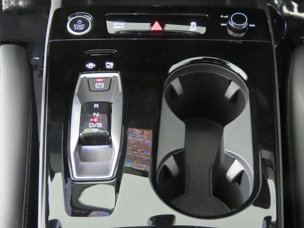 Thumbnail: 2027 Audi Q6 e-tron - 21