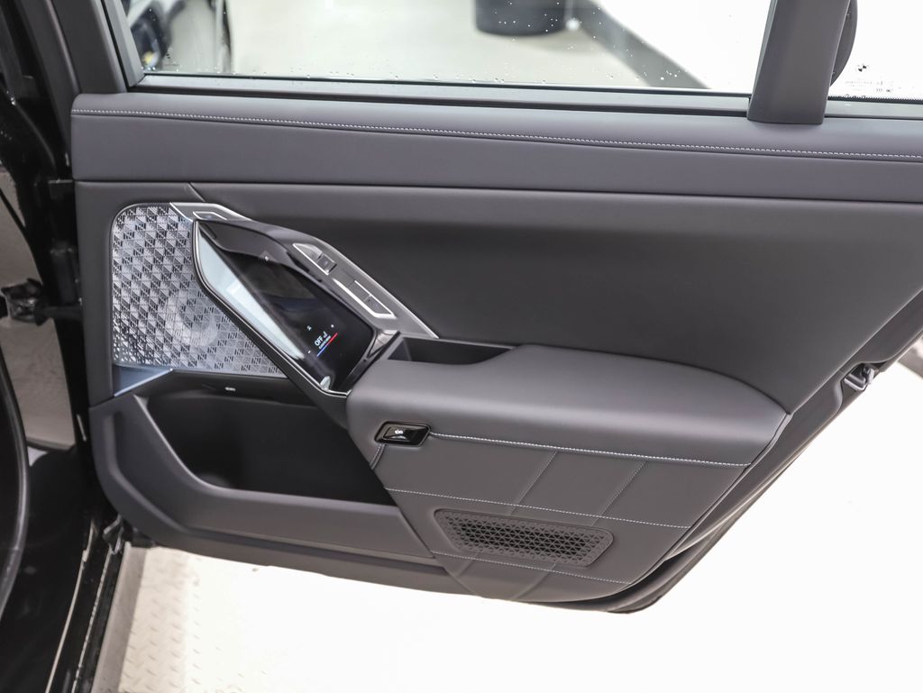 Thumbnail: 2026 BMW 7 Series - 26