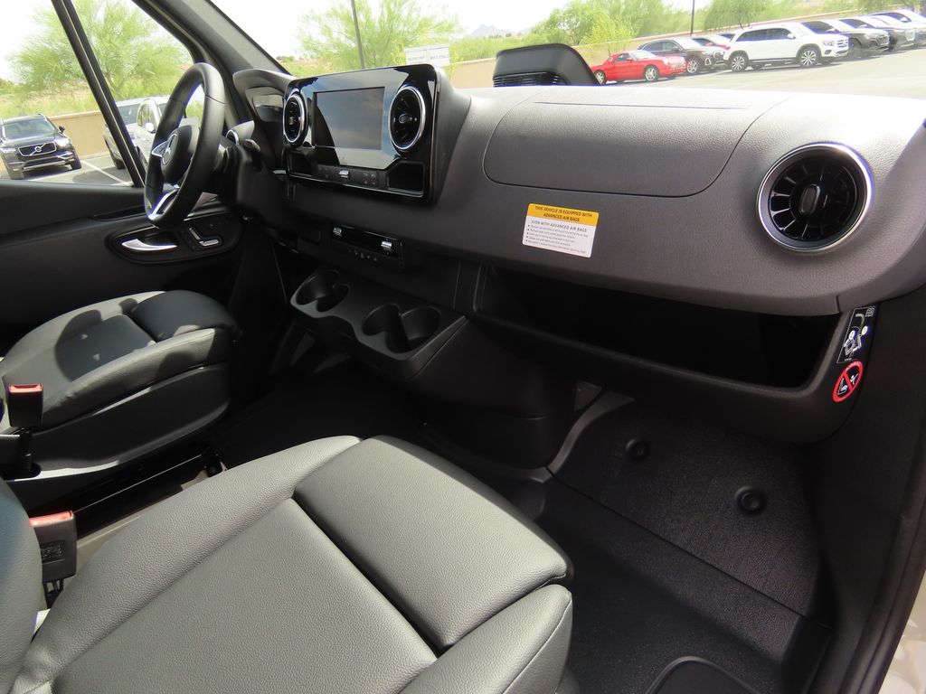 2025 Mercedes-Benz Sprinter 2500 18