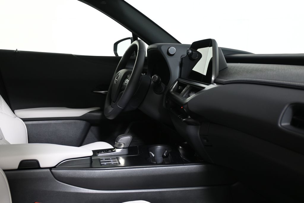 Thumbnail: 2025 Lexus UX - 31