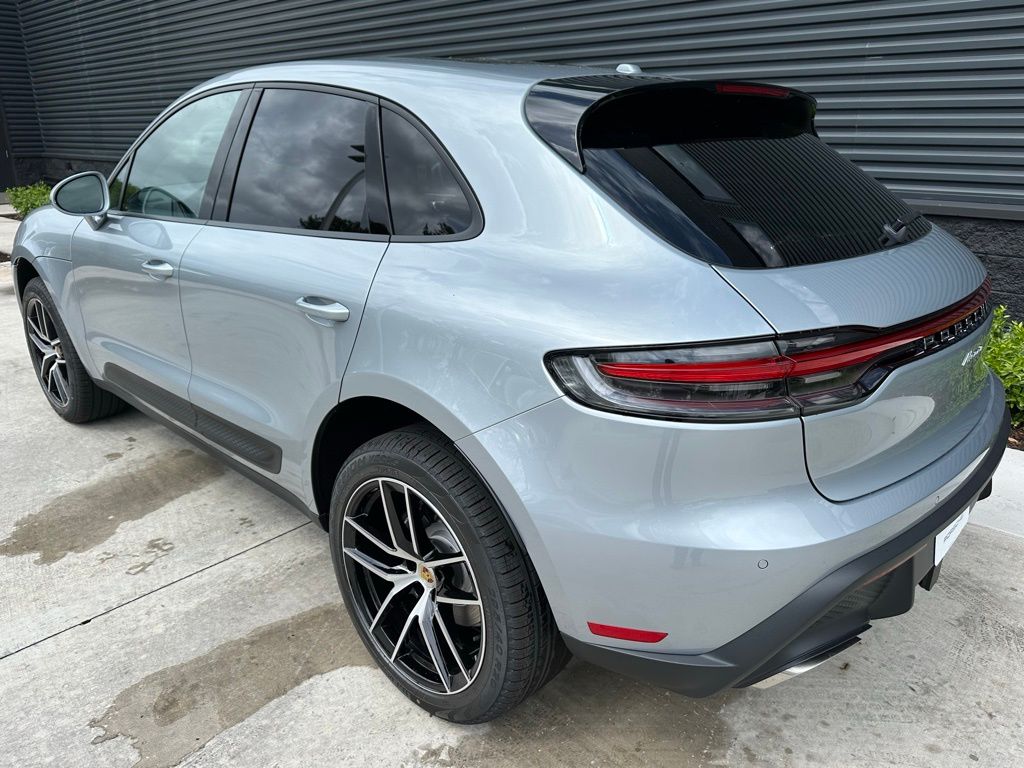2025 Porsche Macan  3
