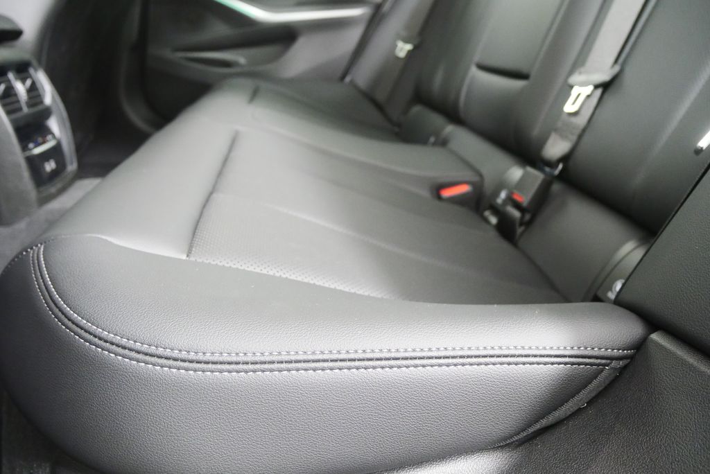 Thumbnail: 2025 BMW 3 Series - 15