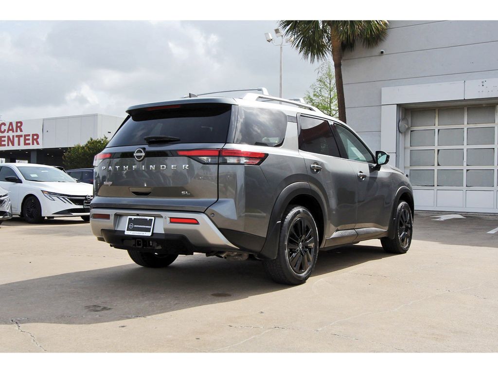 2022 Nissan Pathfinder SL - 3