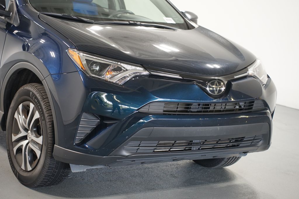 Thumbnail: 2018 Toyota RAV4 - 4