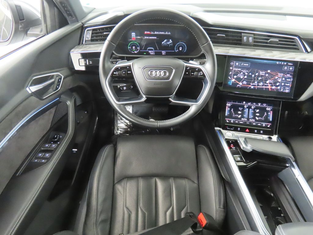 Thumbnail: 2019 Audi e-tron - 11