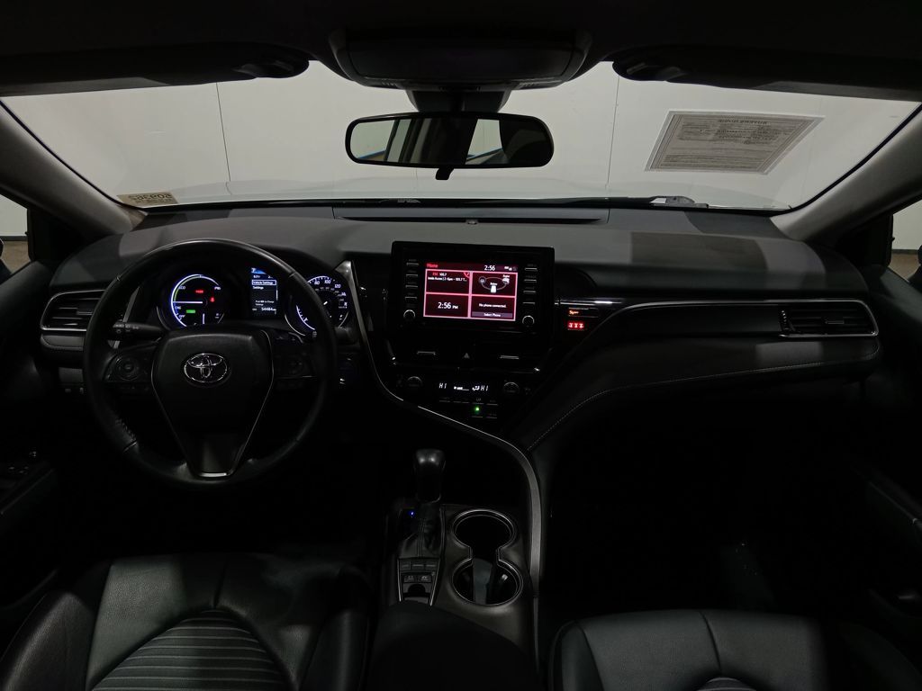 2022 Toyota Camry SE Hybrid