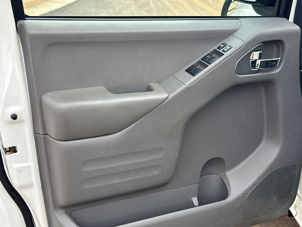 Used 2015 White Nissan Desert Runner image 10