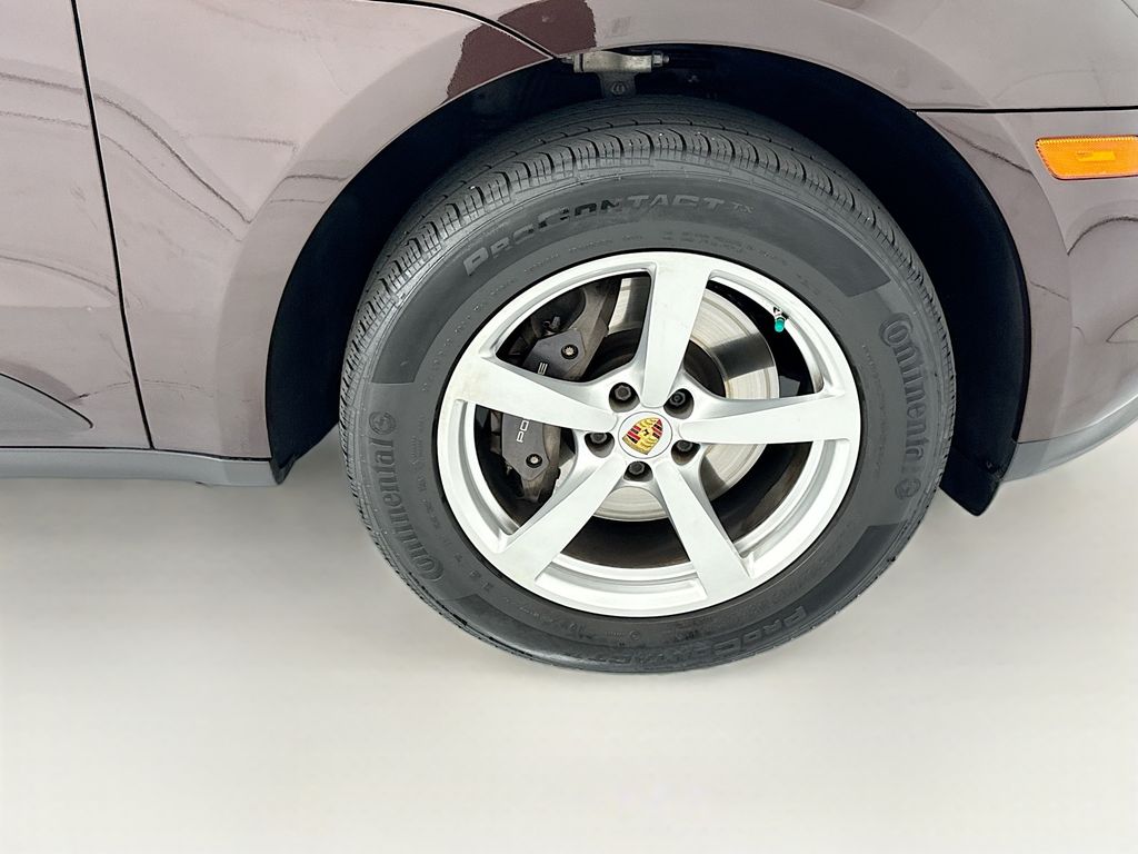 Thumbnail: 2021 Porsche Macan - 31