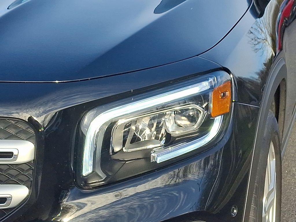 Thumbnail: 2023 Mercedes-Benz GLB - 9