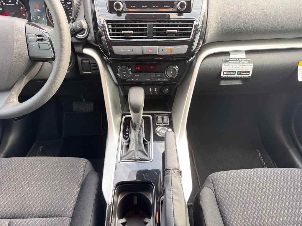 2025 Mitsubishi Eclipse Cross LE photo 18