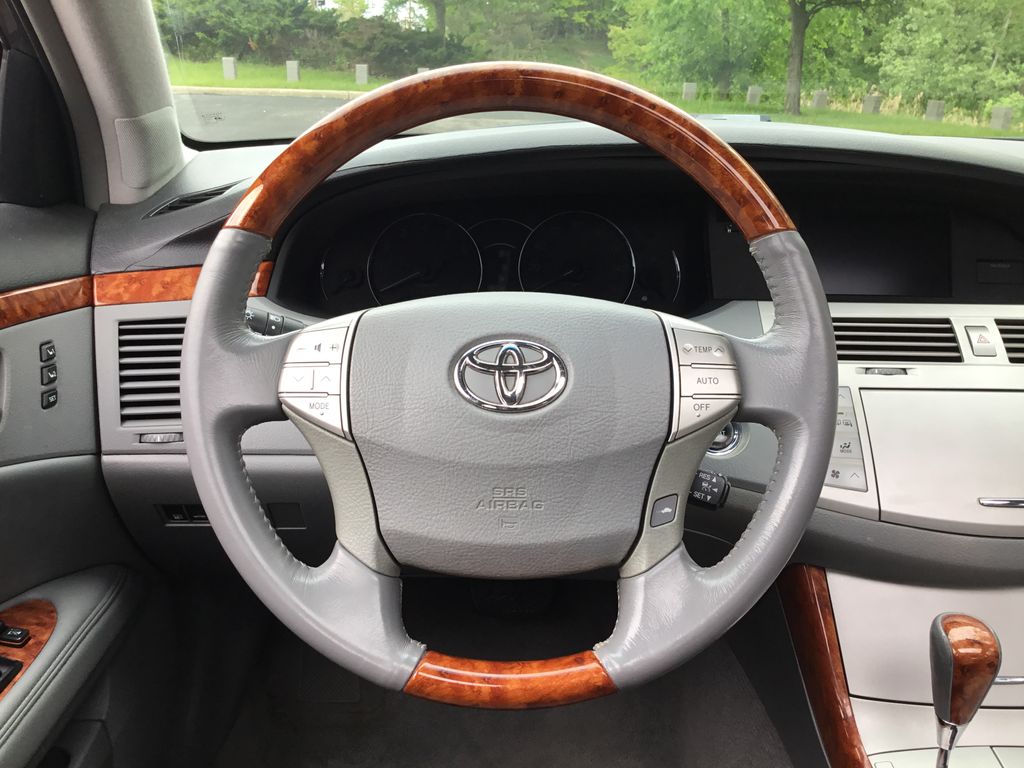 2005 Toyota Avalon XL 16