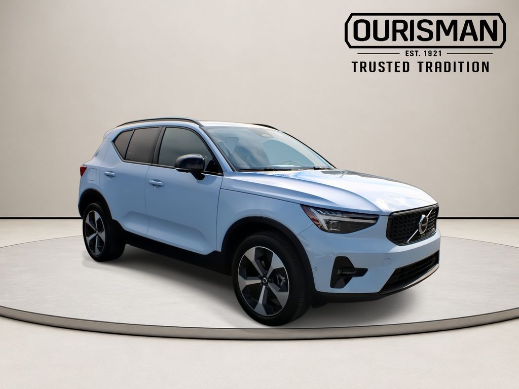 White (Cloud) 2026 Volvo XC40 B5 Plus AWD SUV / Crossover All-Wheel Drive Automatic