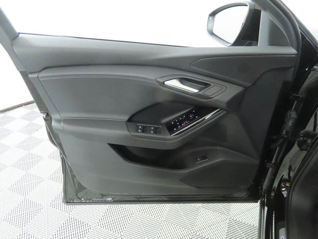 Thumbnail: 2025 Audi Q6 e-tron - 26