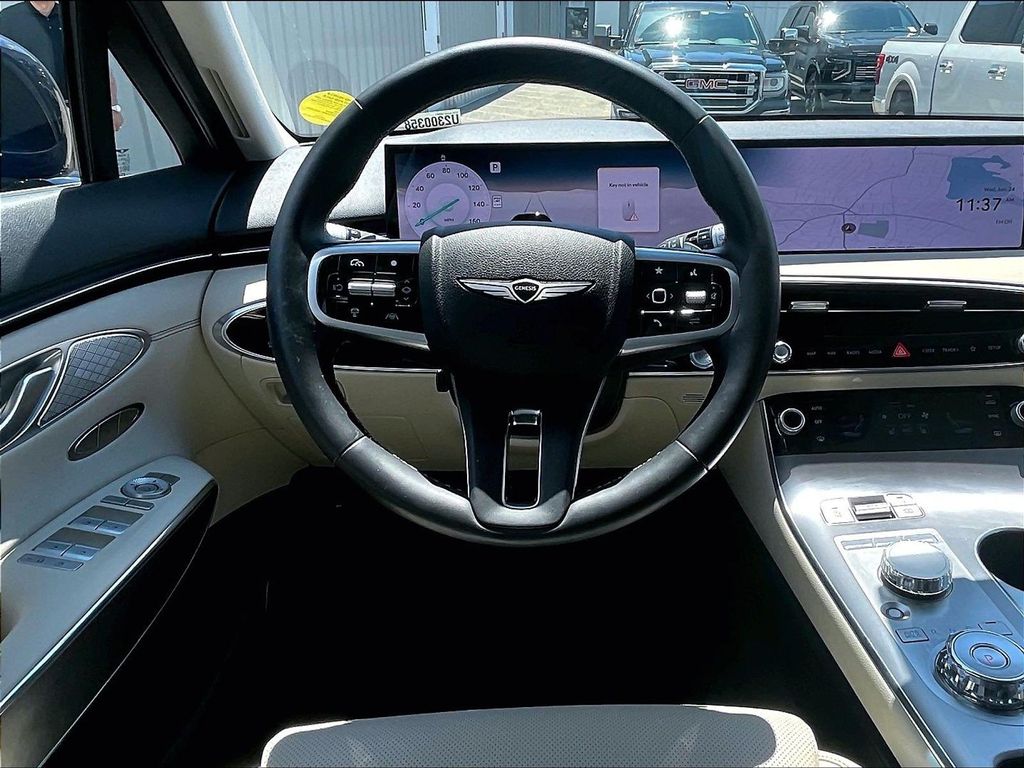 2026 Genesis GV70 — photo 17