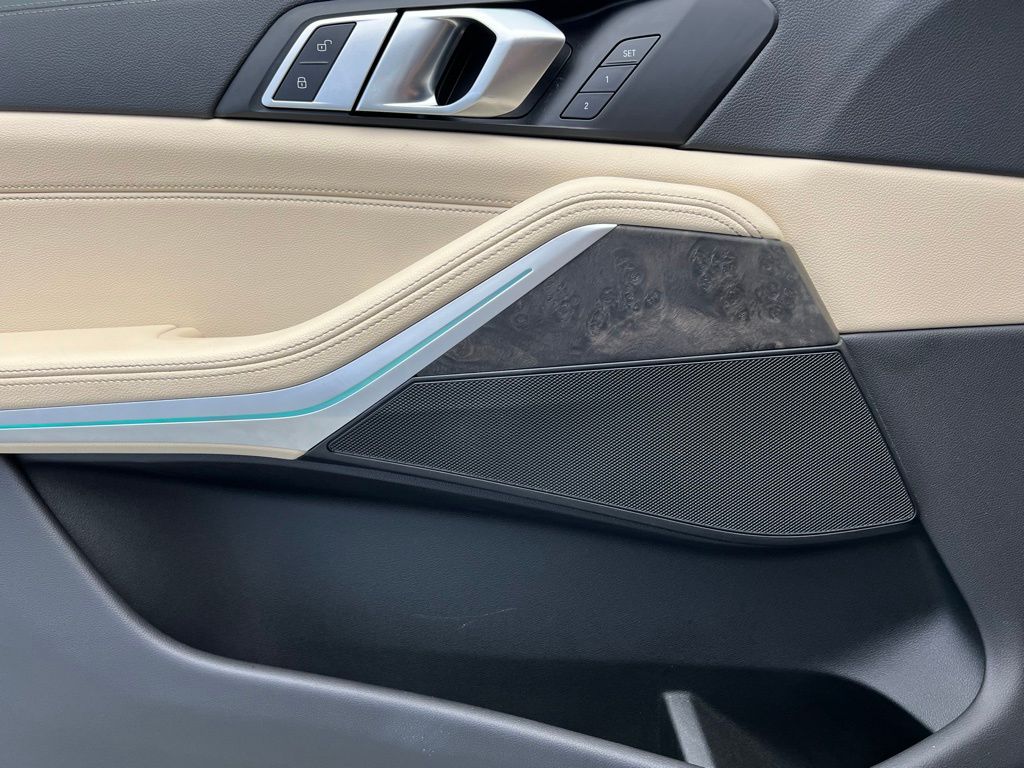 Thumbnail: 2022 BMW X5 - 21