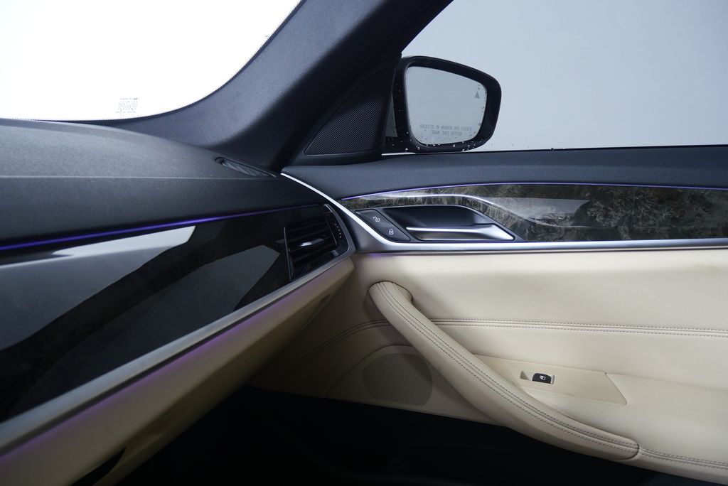 Thumbnail: 2023 BMW 5 Series - 28