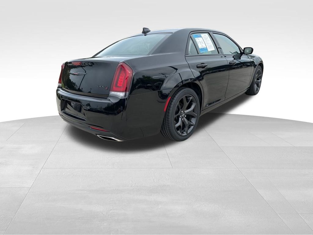 2022 Chrysler 300 S 8