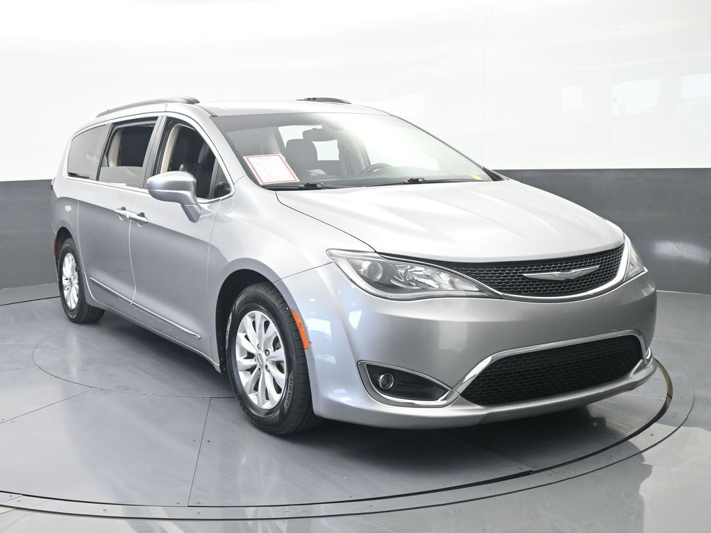 Used 2017 Billet Silver Metallic Clearcoat Chrysler Touring L image 9