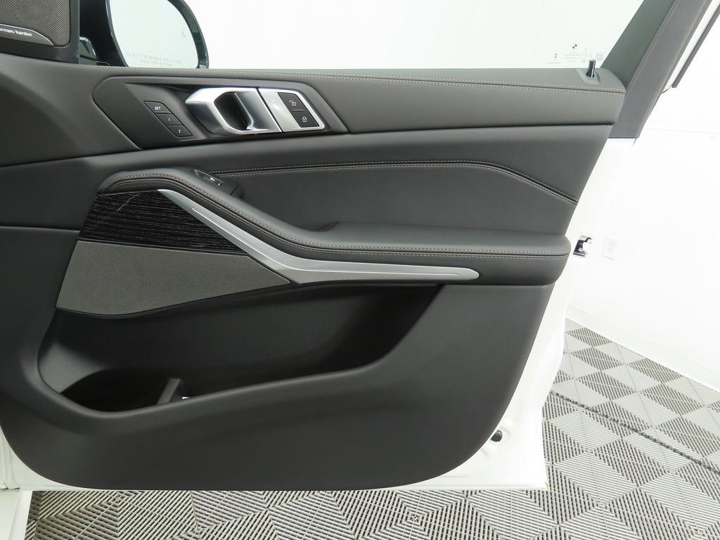 Thumbnail: 2026 BMW X7 - 26