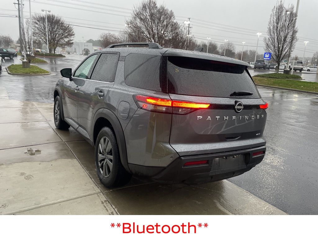 2025 Nissan Pathfinder SV photo 2