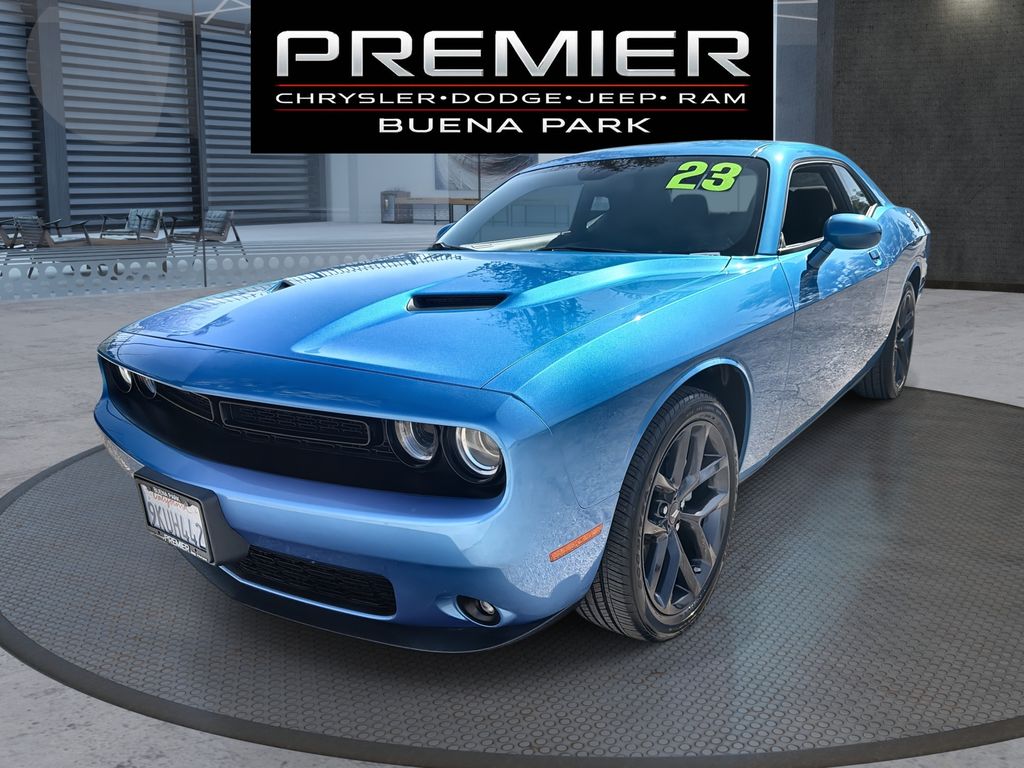 2023 Dodge Challenger SXT RWD