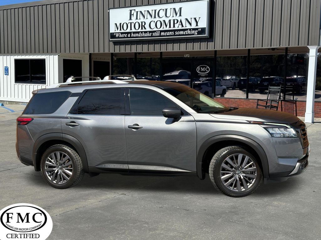 2023 Nissan Pathfinder SL FWD