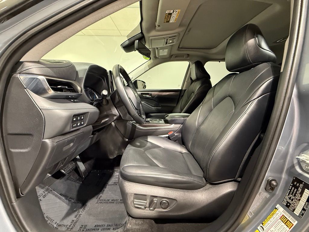 Thumbnail: 2021 Toyota Highlander - 13