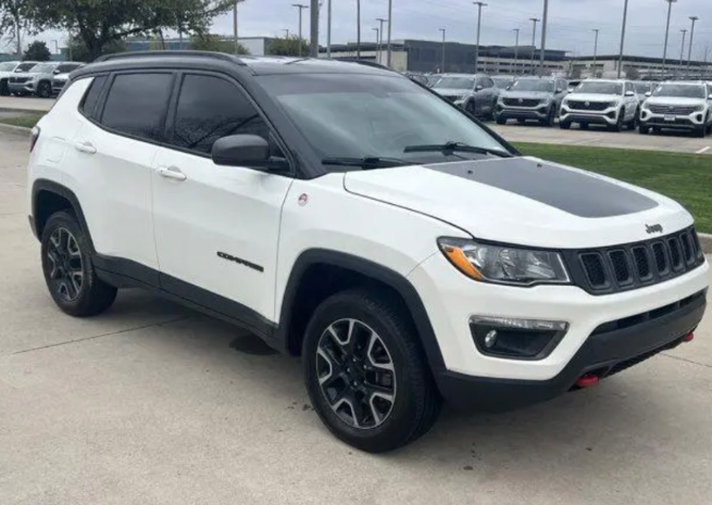 White Clearcoat 2019 Jeep Compass Trailhawk 4WD SUV / Crossover Four-Wheel Drive 9-Speed Automatic