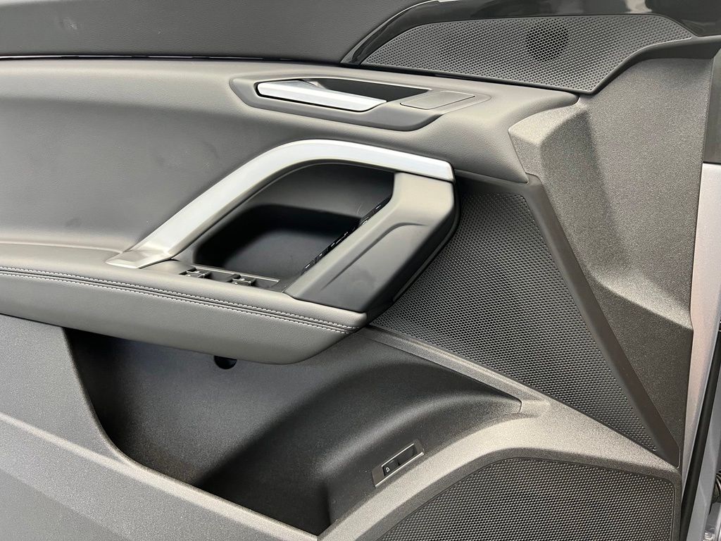 Thumbnail: 2025 Audi Q5 - 19