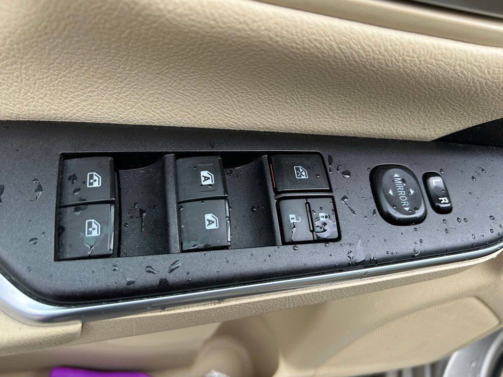 2017 Toyota Camry XSE 17