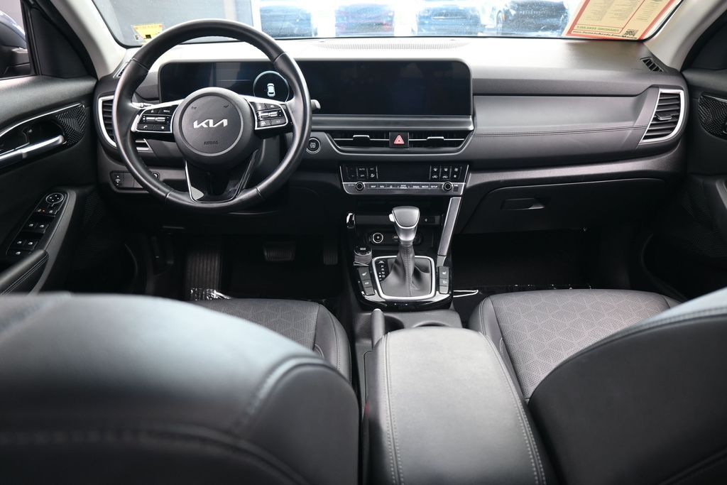 Used 2024 Gravity Gray Kia EX image 39