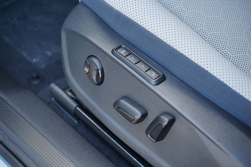 2025 Volkswagen ID.4 Pro S 10